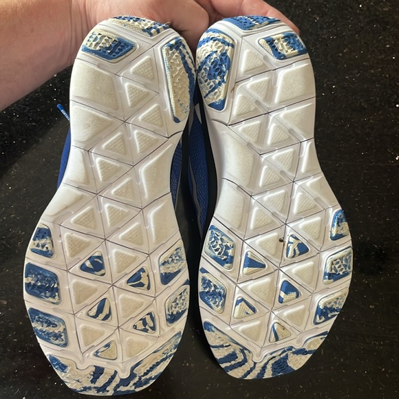 Nike Univ of Kentucky cross trainer. Worn twice. Inserts say “Go Big Blue” - Picture 2 of 6